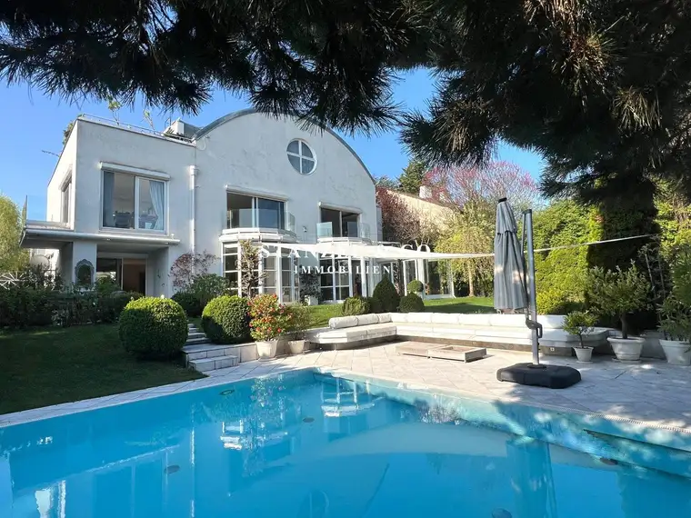HAUSCHARAKTER MIT GARTEN &amp; POOL IN BESTLAGE - WEINGARTENBLICK