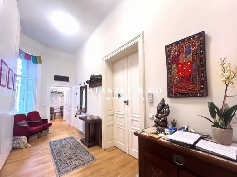 AUGARTENNAHES ALTBAUAPARTMENT MIT ATMOSPHÄRE