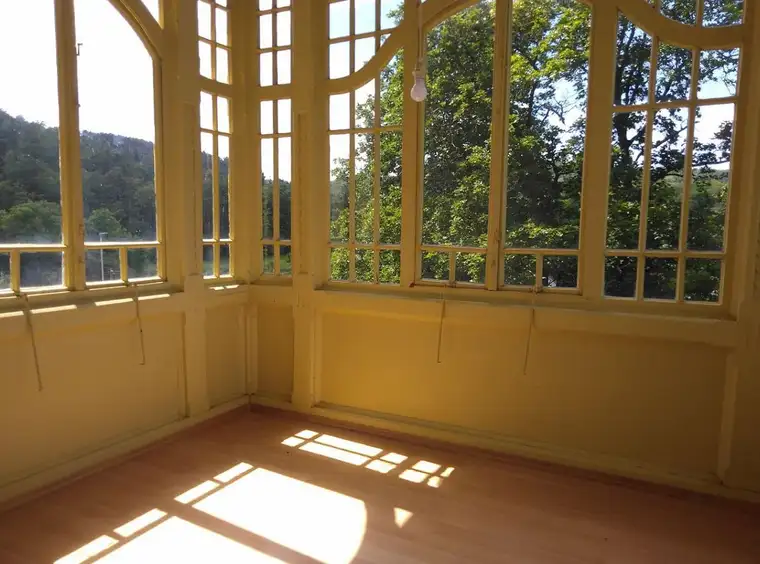 Wohnen in einer Villa! - 100 m² Mietwohnung mit ca. 6.000m² Garten zur Mitbenutzung - Nähe Langenlois