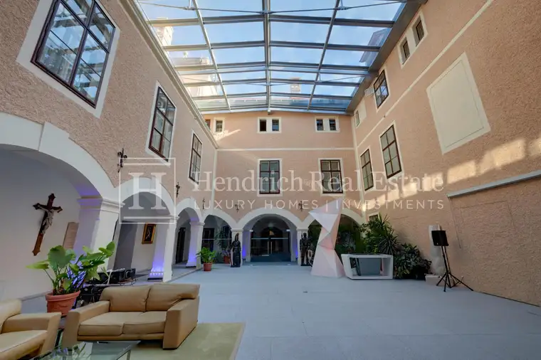 Saniertes 2.200 m² Wohnschloss mit Potential am Wiener Stadtrand - 5 Hektar Park