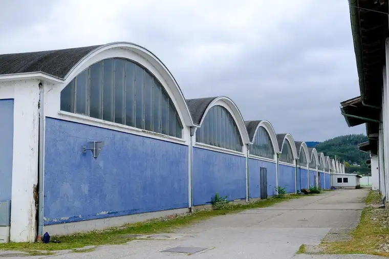 Produktionszentrum mit bis zu 45000 m² Teilflächen möglich/ Pro m² €4 Netto