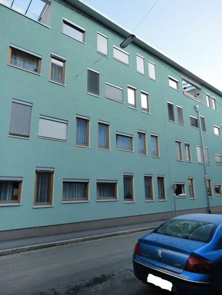 Nette Single Wohnung mit Balkon