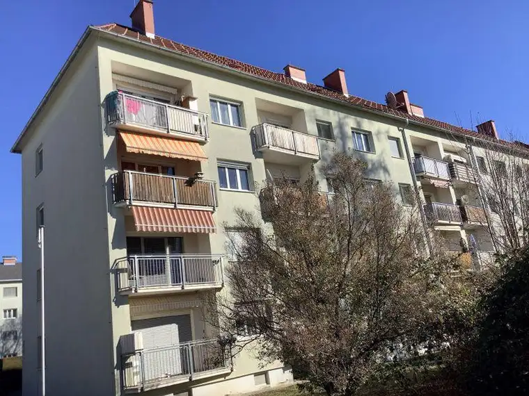 Helle, familiengerechte Wohnung mit Balkon