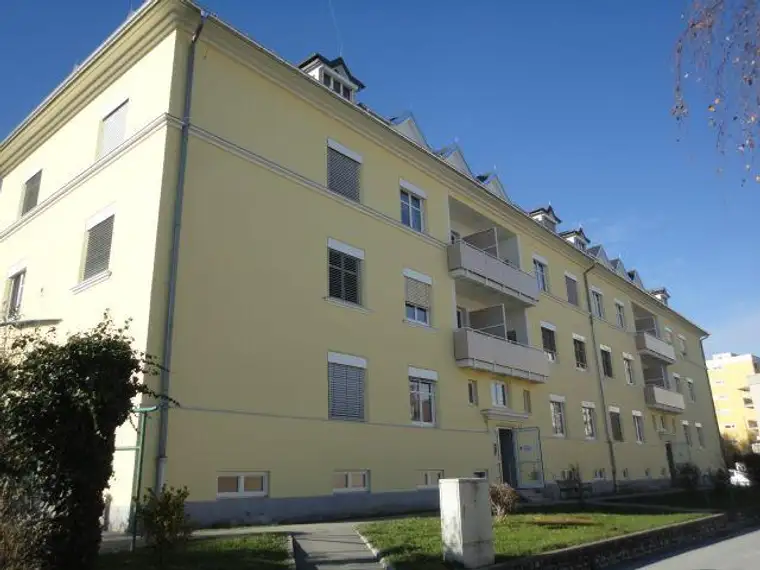 Helle Wohnung im Zentrum mit PKW Abstellplatz