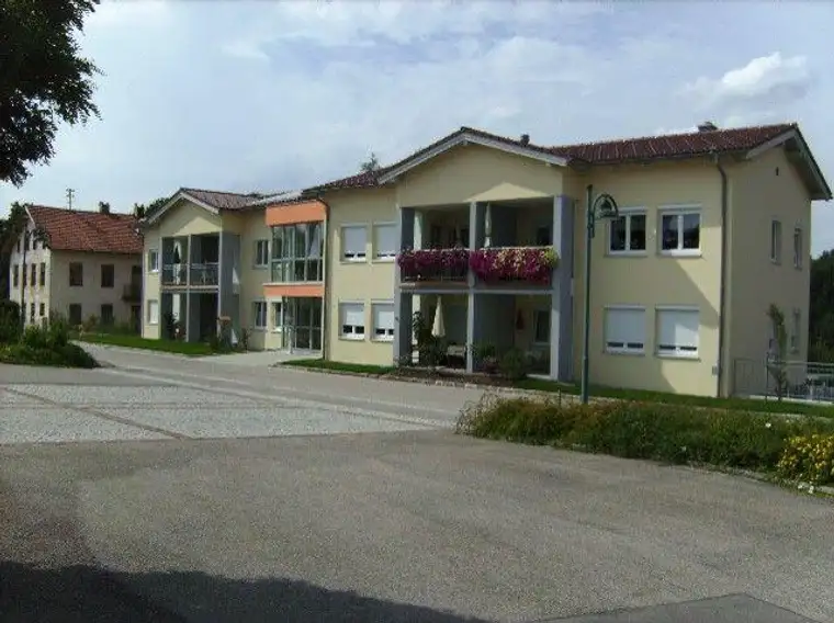 Geräumige Geschäftsfläche/Arztpraxis/Wohnung zu vermieten
