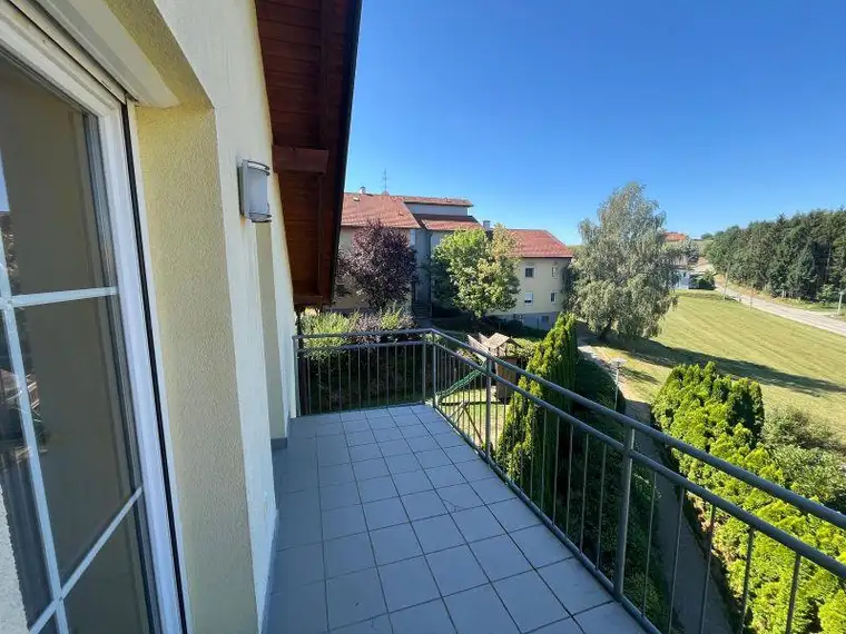 Unbefristet und Ab Sofort! 3-Zimmer-Wohnung mit großem Balkon