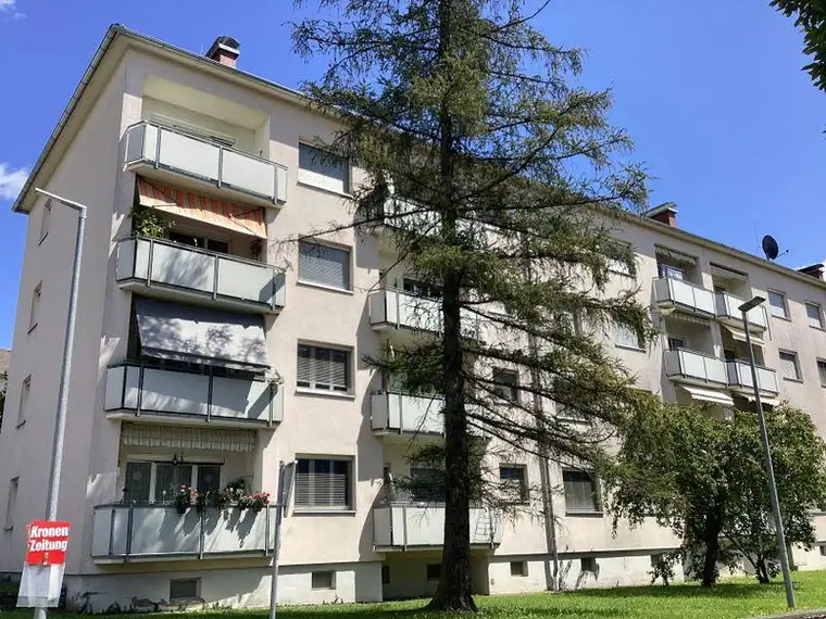 Sonnige Familienwohnung mit Balkon in Zentrumsnähe - NEU SANIERT