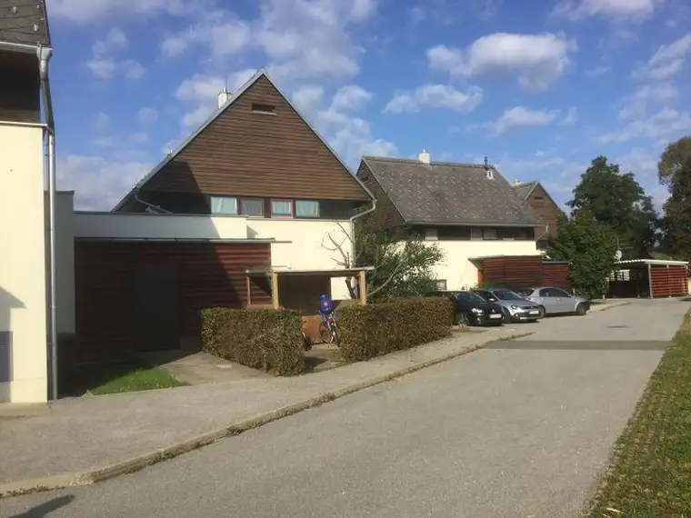 Sonnige Wohnung mit Garten und Terrasse inkl. KFZ-Abstellplatz