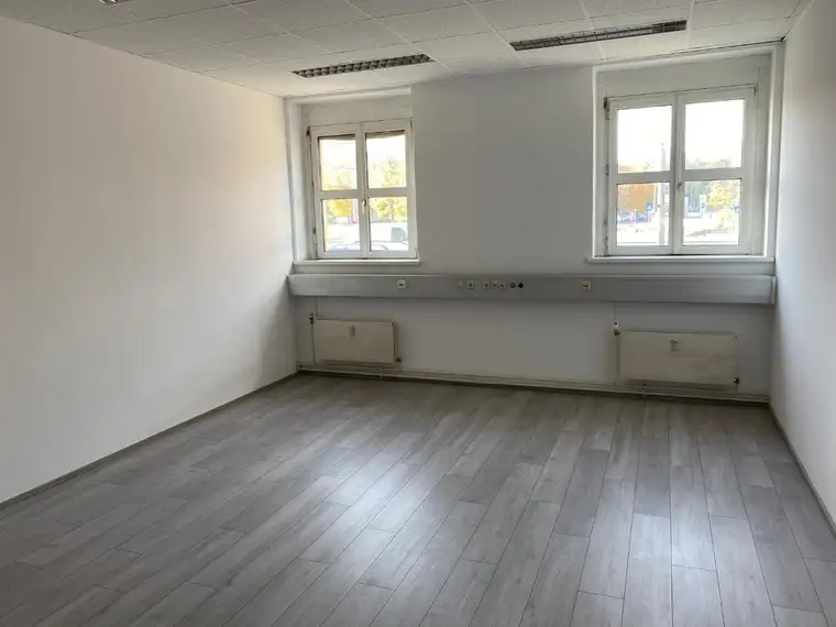NEU saniertes 1-Raum-Büro in Top Lage zu mieten! 28 m² Nettonutzfläche - 4020 Linz