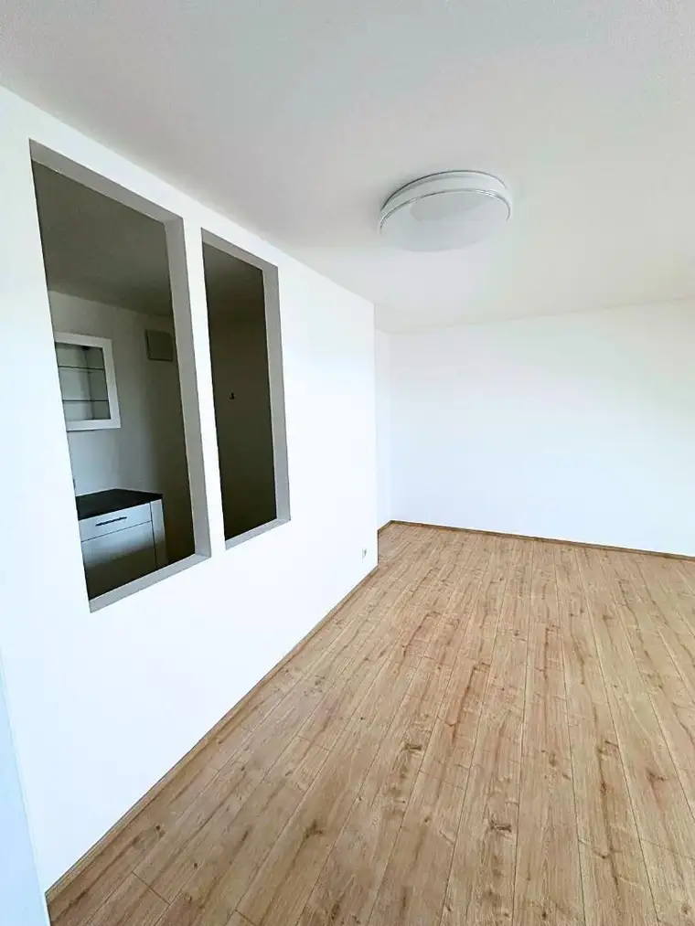 STEYR. Erstbezug! Moderne Wohnung mit Einbauküche, Parkplatz &amp; Zentralheizung!