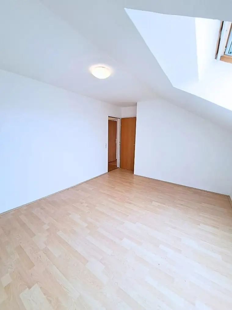 STEYR. Erstbezug! Moderne Wohnung mit Einbauküche, Parkplatz &amp; Zentralheizung!