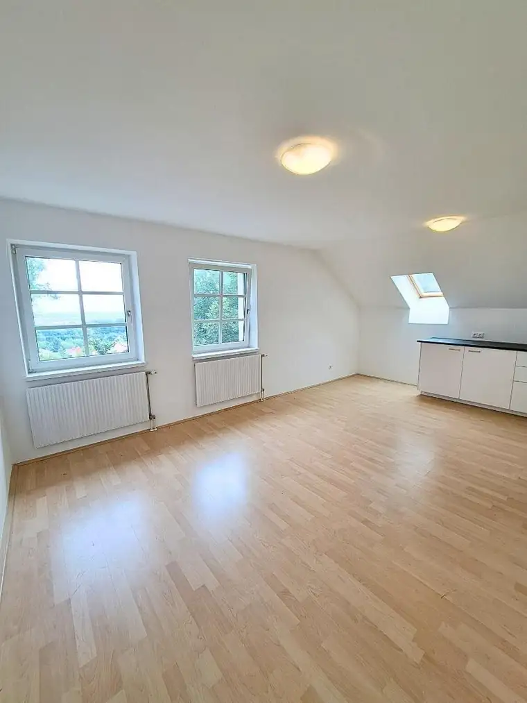 STEYR. Erstbezug! Moderne Wohnung mit Einbauküche, Parkplatz &amp; Zentralheizung!