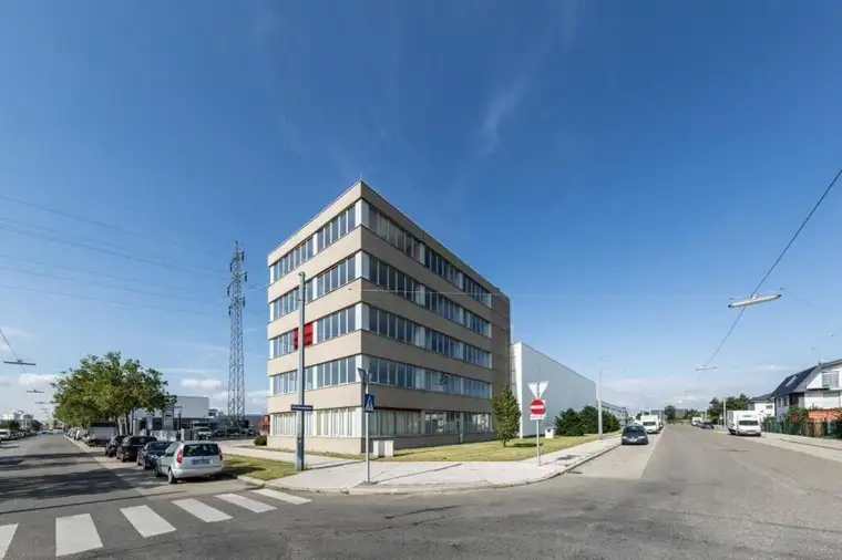 ~1.500 m² Lagerhalle (9 Meter hoch, keine Mittelstützen) + ~ 65m² Büro in 1230 Wien - Eitnergasse 17