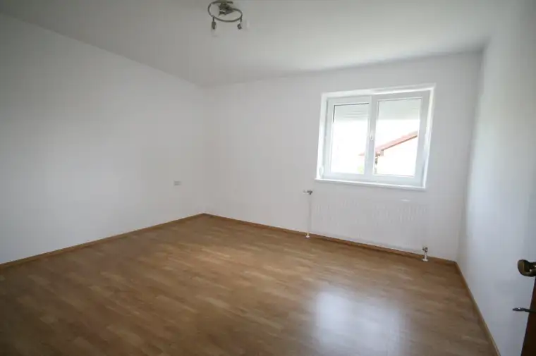Schmuckes Zweifamilienhaus in Salzburg / Anthering!