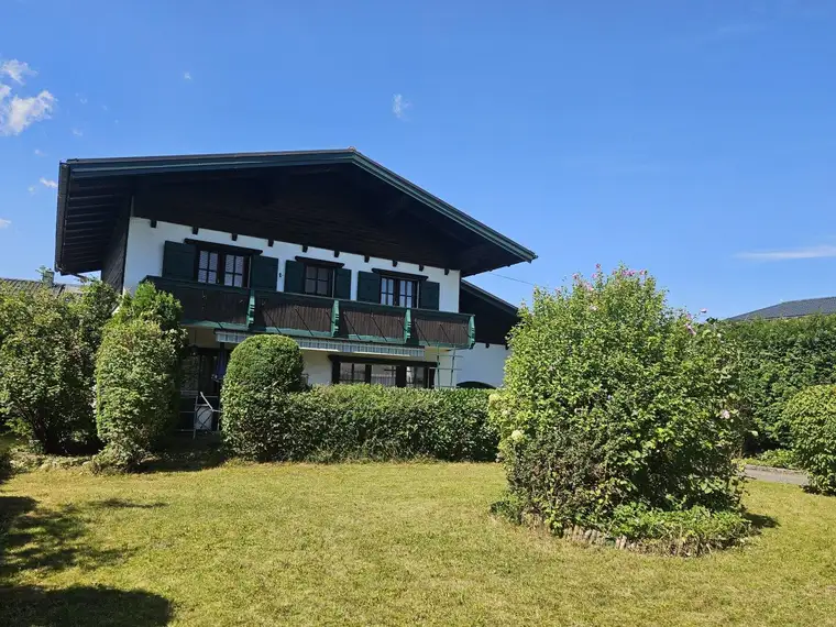 SOLIDES LANDHAUS IN CHARMANTER ORTSLAGE VON WALS/KÄFERHEIM!