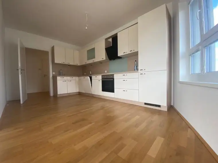 ++ NEU ++ VIER Zimmer mit TERRASSE und GARAGENPLATZ