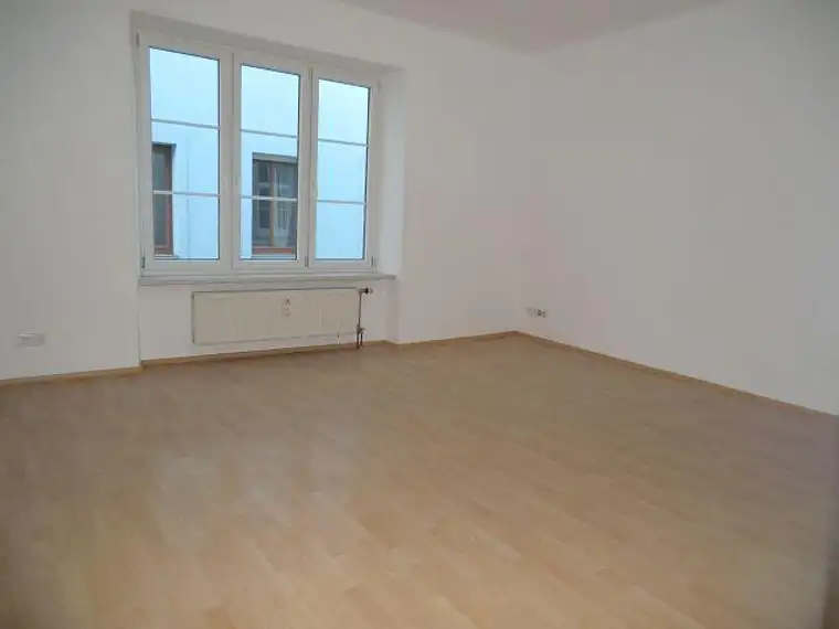 15217 Geräumige Wohnung im Zentrum!