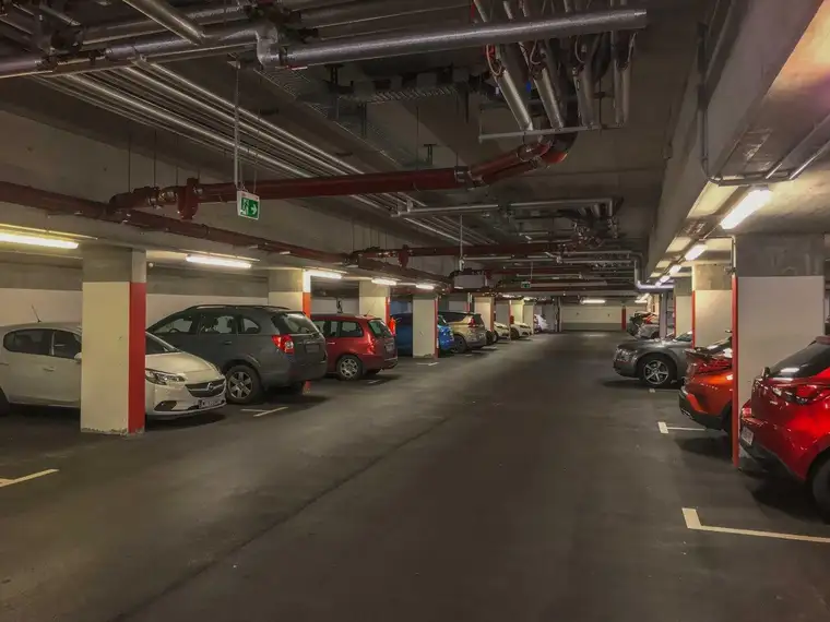 PROVISIONSFREI VOM EIGENTÜMER! WIENERBERG! AUTO-TIEFGARAGENPLATZ!