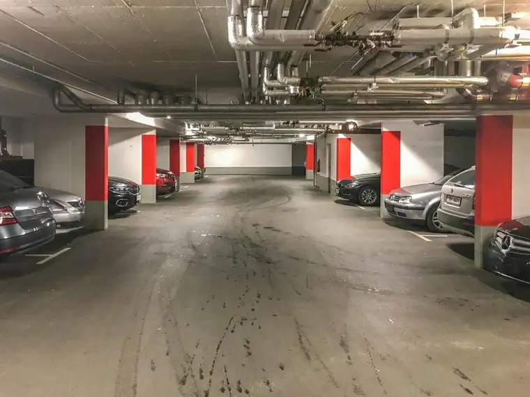 PROVISIONSFREI VOM EIGENTÜMER! TIEFGARAGENPLATZ NÄHE U3 SIMMERING!