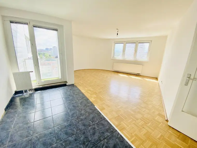 LETZTER PREIS! PROVISIONSFREI VOM EIGENTÜMER! 3-ZIMMER WOHNUNG MIT LOGGIA IN DER FORSTHAUSGASSE!