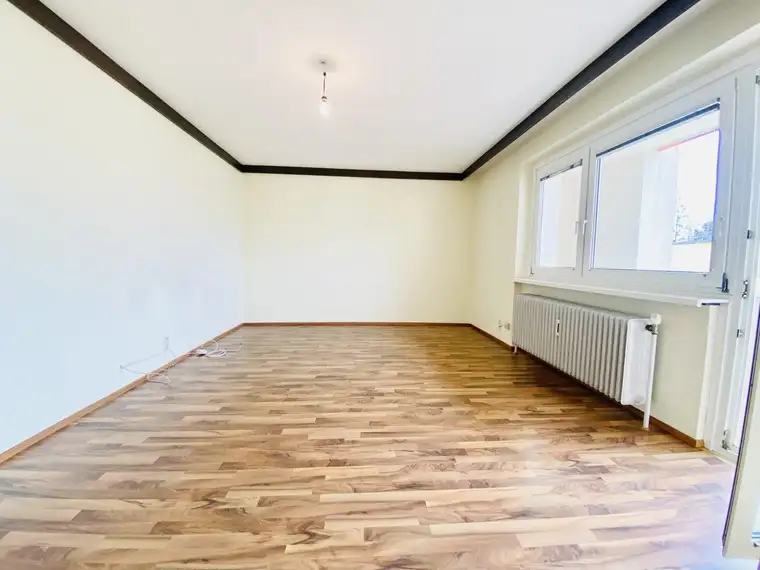PROVISIONSFREI! SANIERUNGSBEDÜRFTIGE WOHNUNG MIT VIEL POTENZIAL!