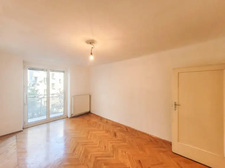 PROVISIONSFREI VOM EIGENTÜMER! UNSANIERTE SCHÖNE 4-ZIMMER WOHNUNG MIT BALKON!