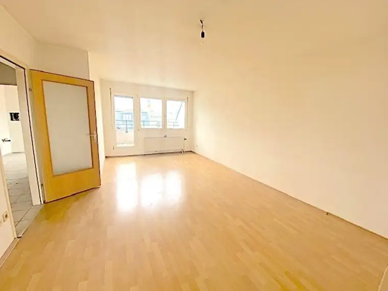 PROVISIONSFREI VOM EIGENTÜMER! 3-ZIMMER DG-WOHNUNG MIT TERRASSE BEIM COLOSSEUM21!
