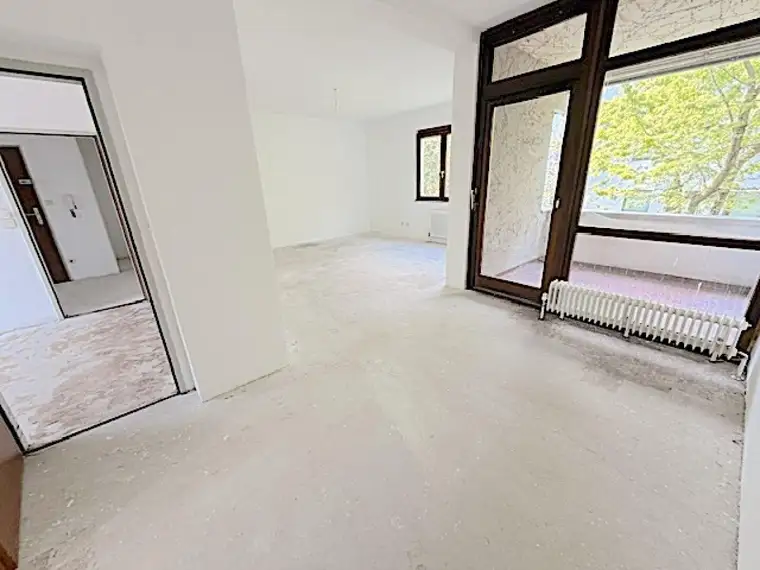 PROVISIONSFREI VOM EIGENTÜMER! UNSANIERTE 6-ZIMMER FAMILIEN-WOHNUNG MIT LOGGIA IN GERSTHOF!