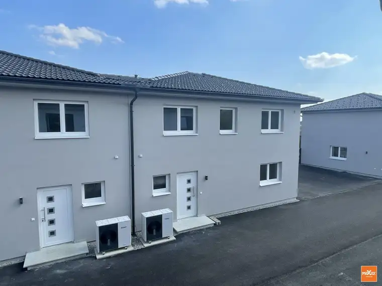 Moderne Doppelhaushälfte mit großem Garten!