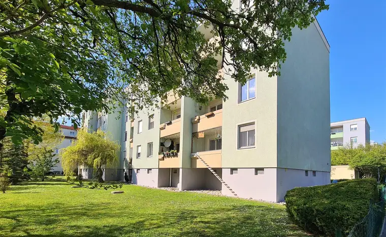 Nette 2-Zimmerwohnung mit Südloggia und Autoabstellplatz!