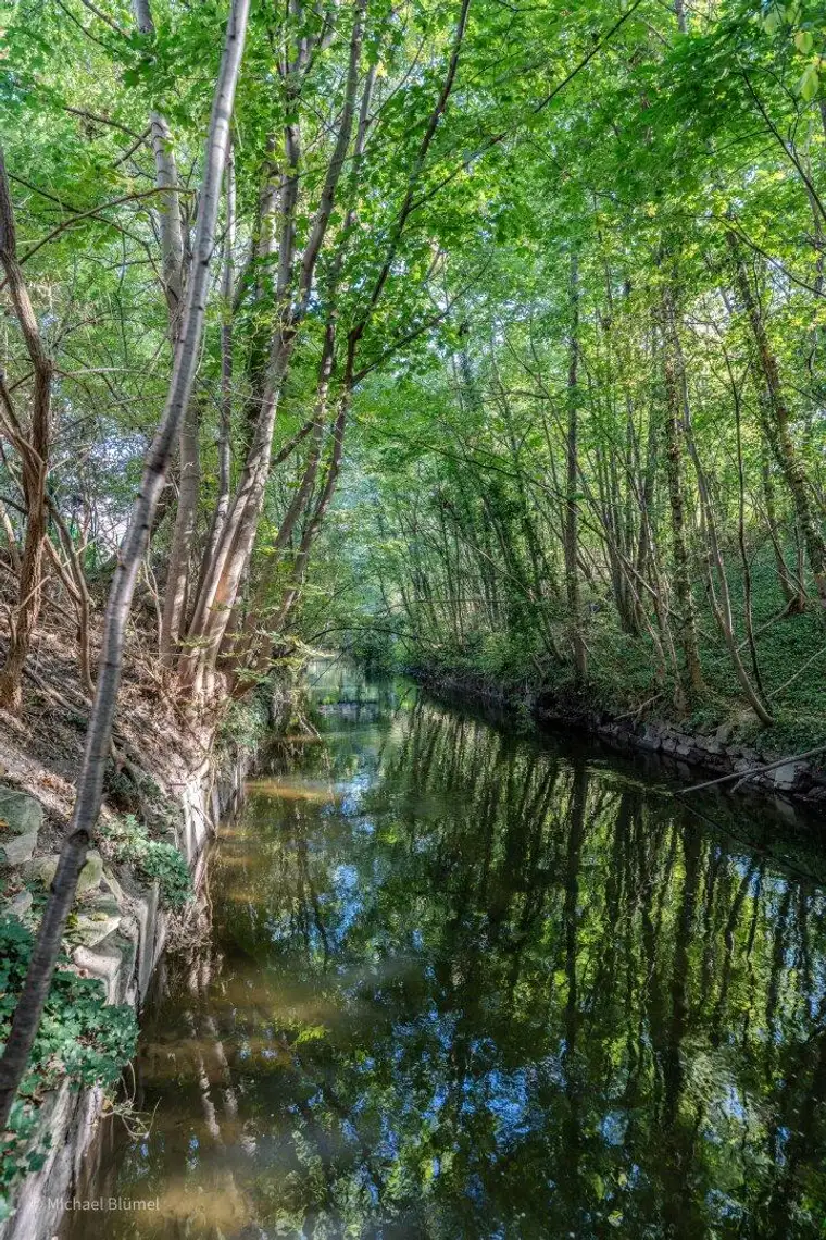 ** Urlaub zu Hause ** Einmalige Gartenwohnung mit 2 Pkw Abstellplätzen ** 360° Rundgang **