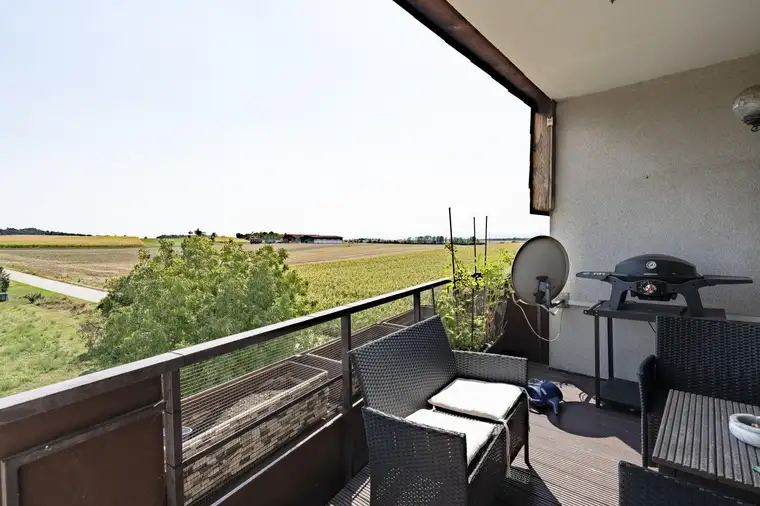 ** Beste Aussichten - Helle 4 Zimmerwohnung mit großer Loggia und Parkplatz **