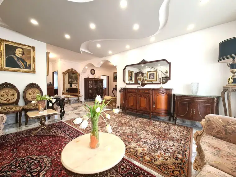 Sehr schöne, elegante Wohnung - Toplage in Baden!