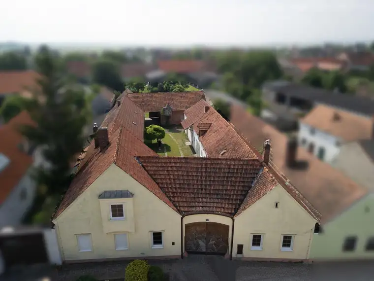 Vielseitiger Vierkanthof mit Werkstatt, Lagerflächen &amp; 2 Wohneinheiten in Zillingdorf zu vermieten