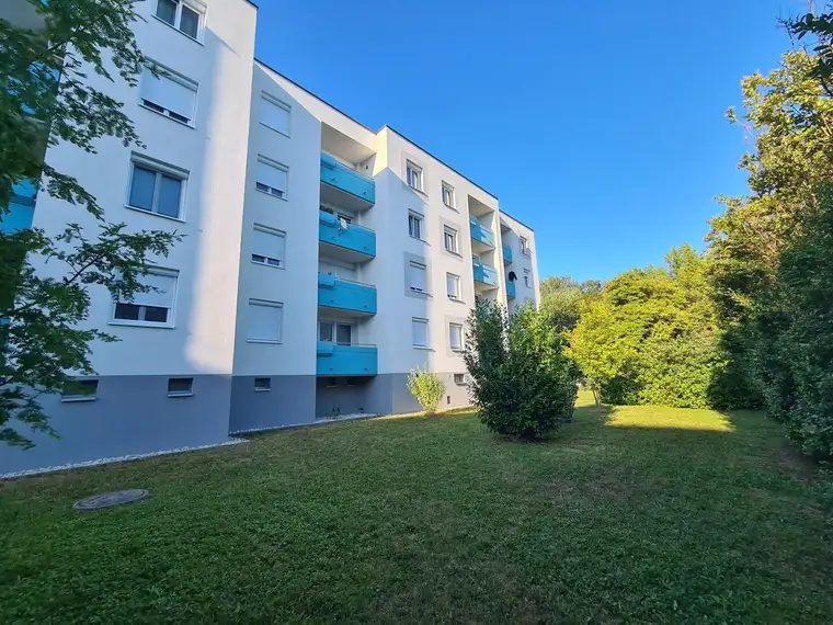 Nette 2-Zimmerwohnung mit Südloggia und Autoabstellplatz!