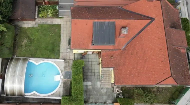 Charmantes Einfamilienhaus mit Potenzial Swimmingpool in guter Lage