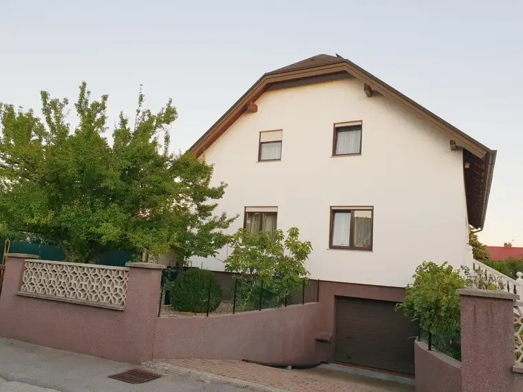 Möblierte Dachgeschoßwohnung zu vermieten!