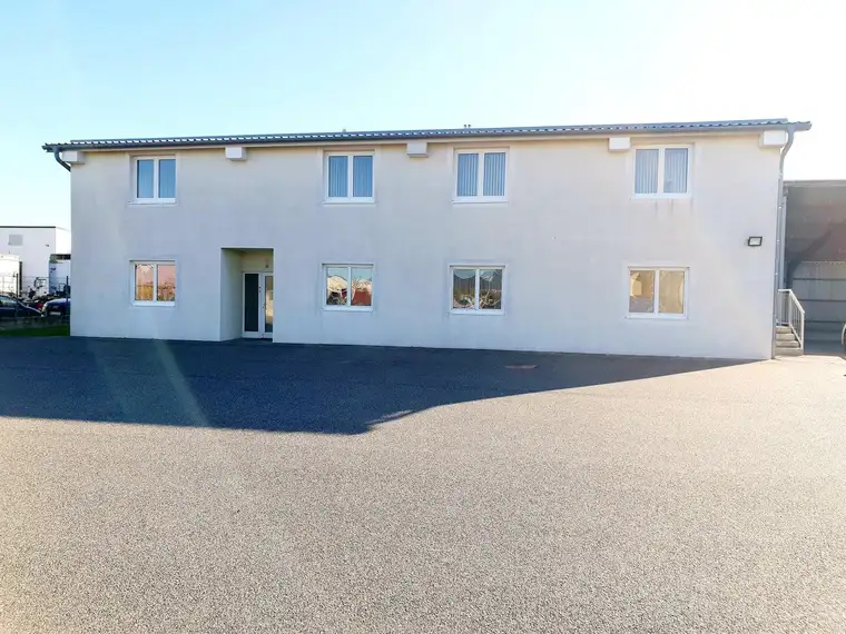 Betriebsobjekt: Büro mit Freifläche inkl. Halle + Lagerfläche zu vermieten!