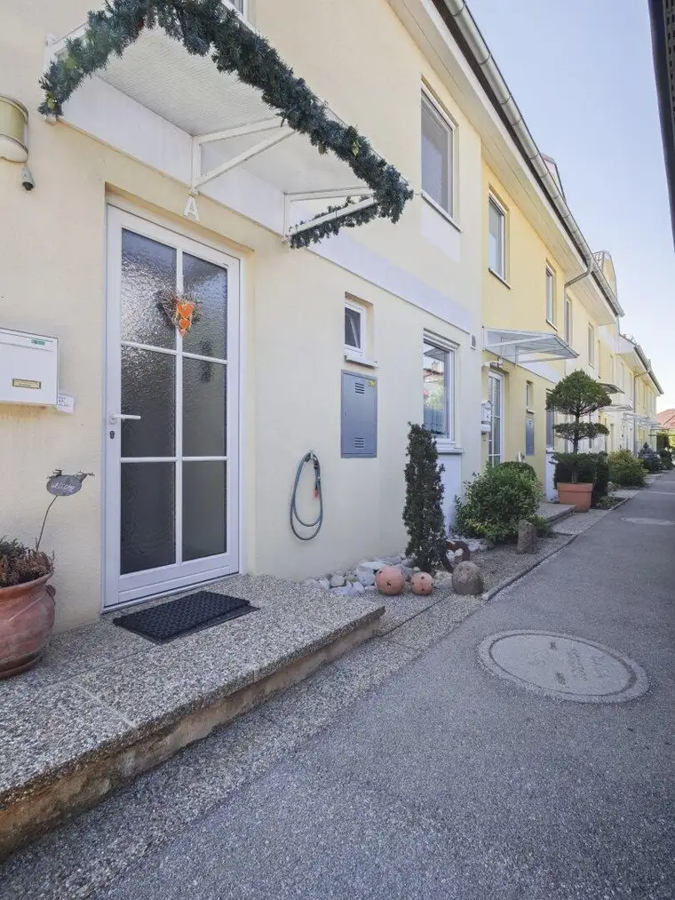 Stilvolles Eckreihenhaus mit Garten-Idylle in Tribuswinkel