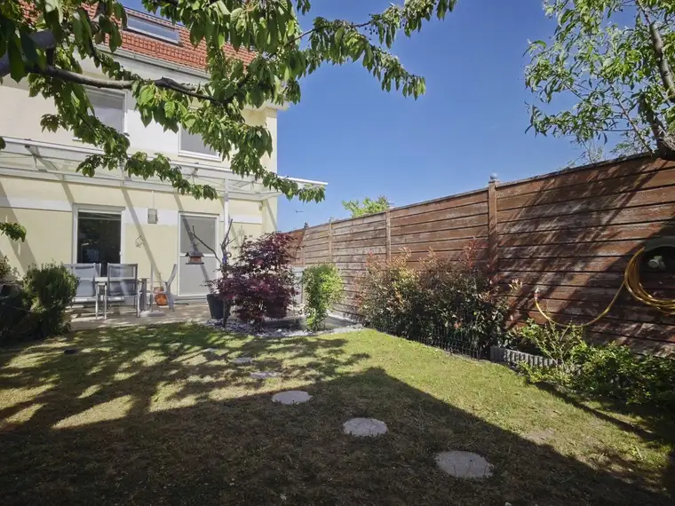 Stilvolles Eckreihenhaus mit Garten-Idylle in Tribuswinkel