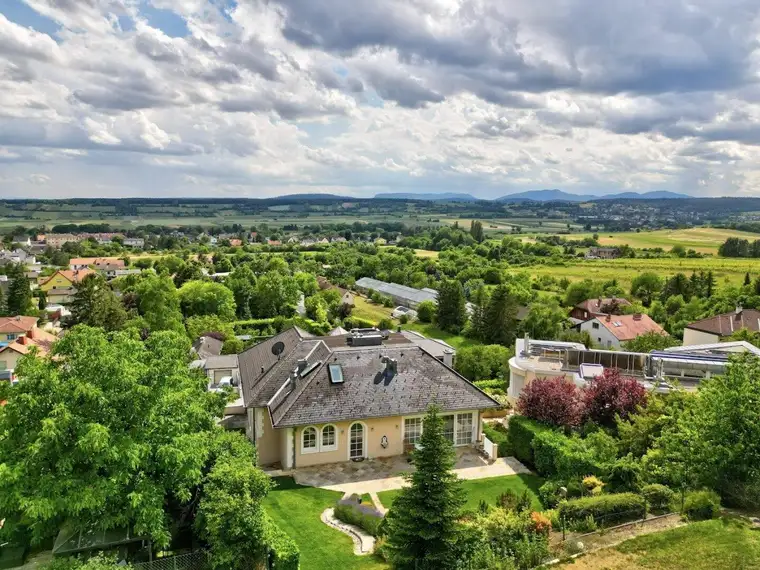 Traumhafte Villa mit Indoor Pool in ruhiger Lage!