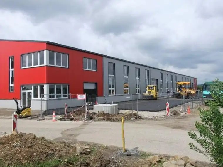 Multifunktionale Gewerbehalle