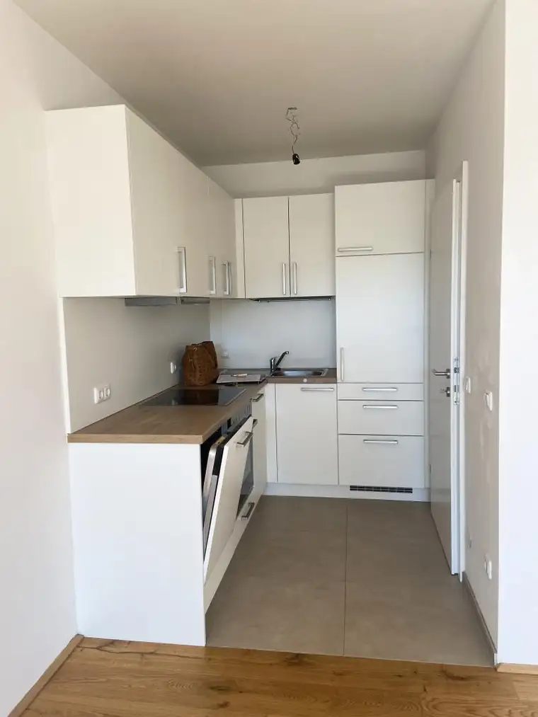 Moderne Dachgeschosswohnung inkl. Einbauküche und Loggia - Top A10