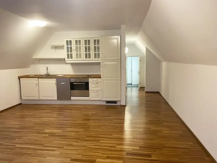 Lichtdurchflutete Dachgeschosswohnung im Herzen von Steyr - Top 03