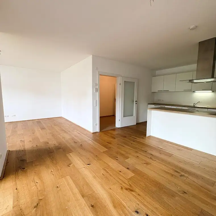 Geräumige Dachgeschoßwohnung inkl. Einbauküche &amp; Loggia - TG-ABSTELLPLÄTZE KOSTENLOS - Top B13