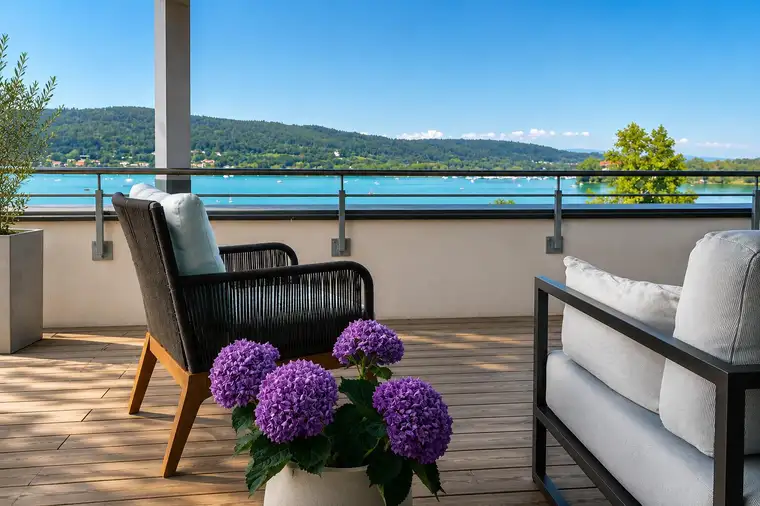 Luxuswohnung direkt am Wörthersee mit eigenem Badesteg &amp; großer Panoramaterrasse