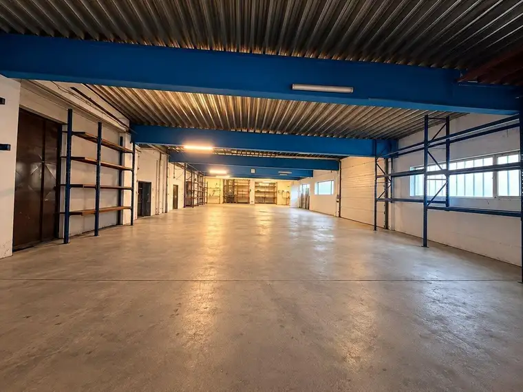 Lagerflächen zur Miete von 175 bis 980 m² – ebenerdig, befahrbar, stadtnah in Fürstenfeld