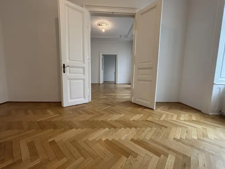 6 Zimmer Nähe Schottentor!