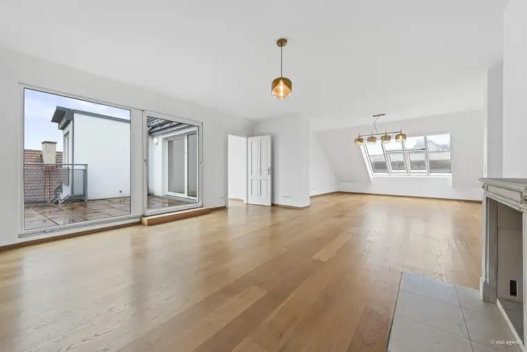 Exklusive Dachgeschosswohnung auf drei Ebenen mit Terrassen, Kamin und Panoramablick ! Top Lage !
