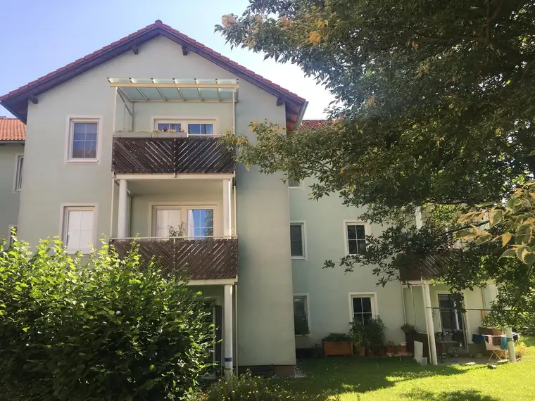 Gut aufgeteilte 3 Zimmerwohnung mit Loggia in ländlicher Gegend